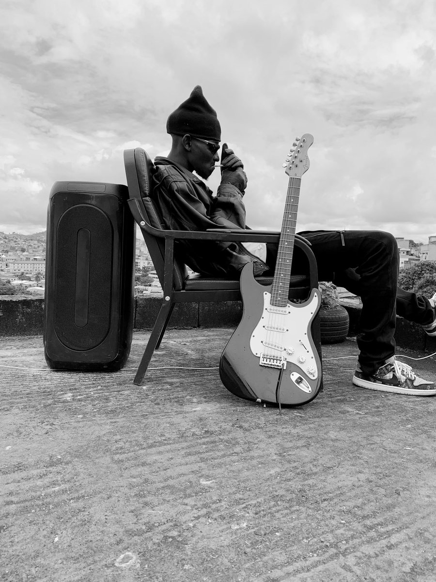 #ON Sur le RAIN-T  le joueur est là pour tirer droit au but #TheGAME 
#shoot #out ( X.  TWEETER   X )