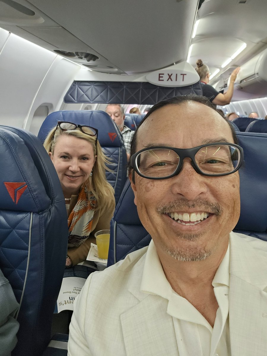 Looks who's on the plane, my partner @MottDocs @JennaRomanoMD! She's on her way home from the @STS_CTsurgery planning meeting for the upcoming Annual Meeting where she will be inaugurated as the first woman president of this prestigious society.