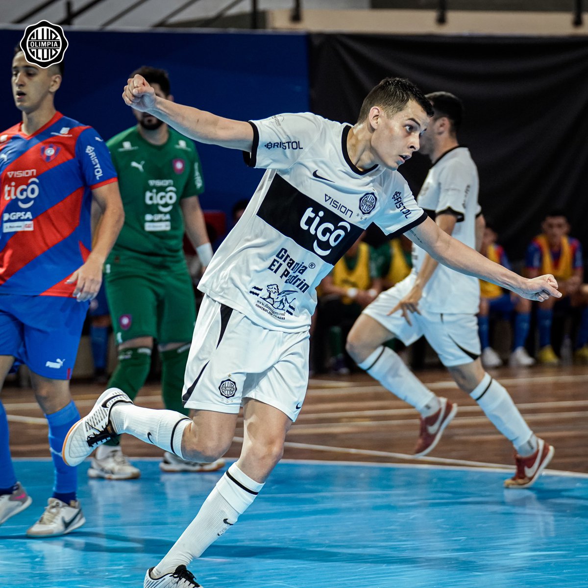 Futsal_Olimpia's tweet photo. Final del partido.🔚

💪🏻 Olimpia se impuso en el primer duelo.

➖ Cerro Porteño [4-5] #𝗢𝗟𝗜𝗠𝗣𝗜𝗔.

🏆 Liga Premium. 

▪️ Final (Ida).

#OlimpiaMiOrgullo ⚪⚫⚪ https://t.co/3X6F2sNqB5
