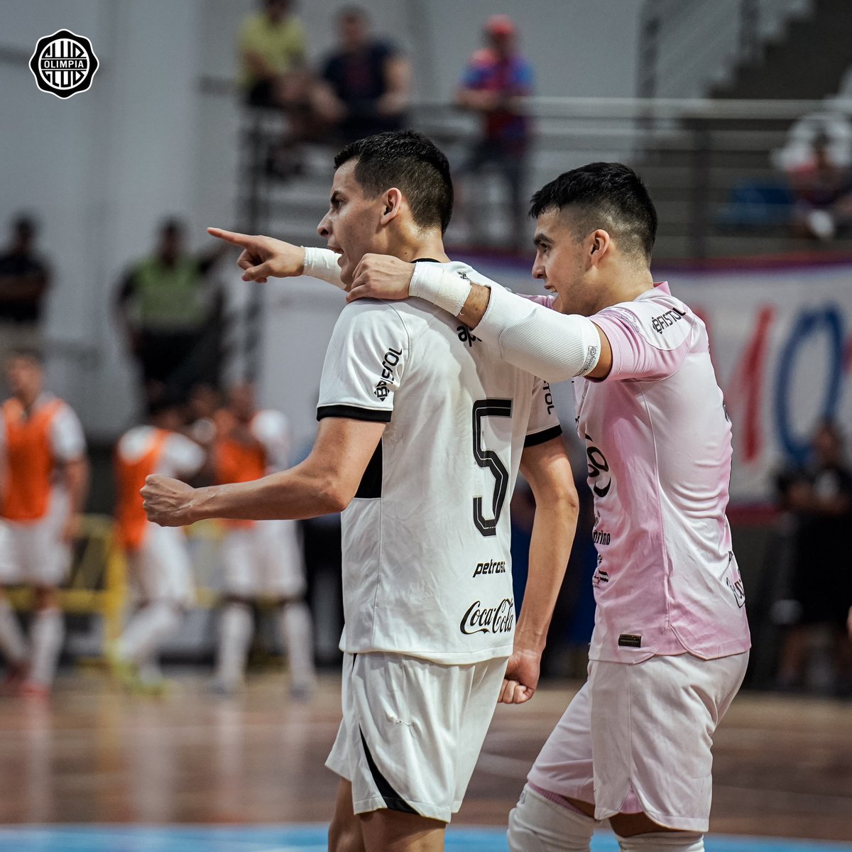 Futsal_Olimpia's tweet photo. Final del partido.🔚

💪🏻 Olimpia se impuso en el primer duelo.

➖ Cerro Porteño [4-5] #𝗢𝗟𝗜𝗠𝗣𝗜𝗔.

🏆 Liga Premium. 

▪️ Final (Ida).

#OlimpiaMiOrgullo ⚪⚫⚪ https://t.co/3X6F2sNqB5
