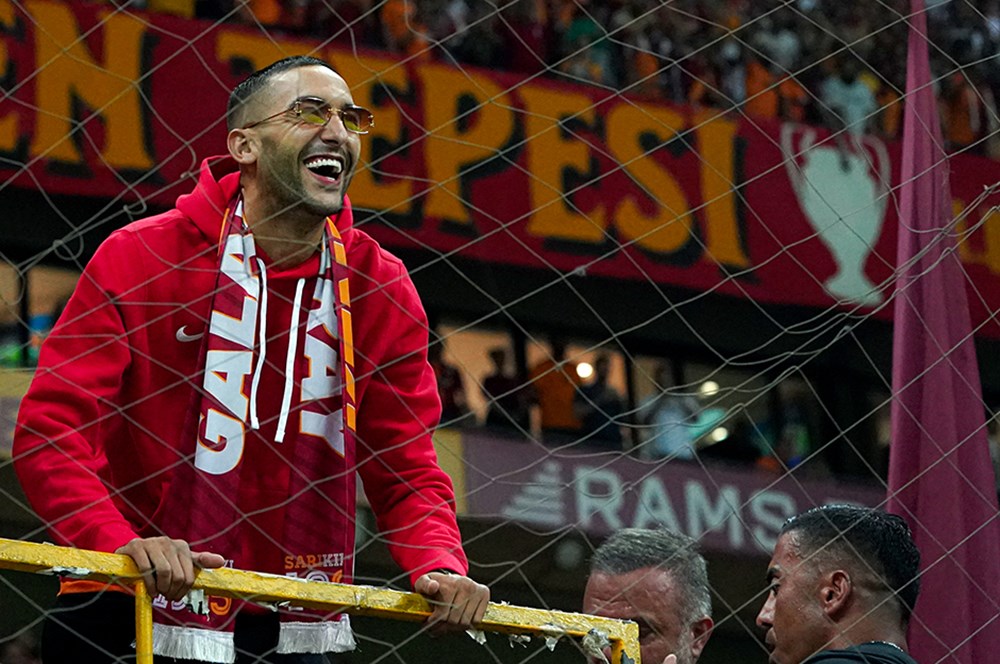 Tam Ziyech'e sallayacaklar klavye başına geçerken onlara giren gol
#basaksehirgalatasaray #Galatasaray #TrendyolSüperLig
