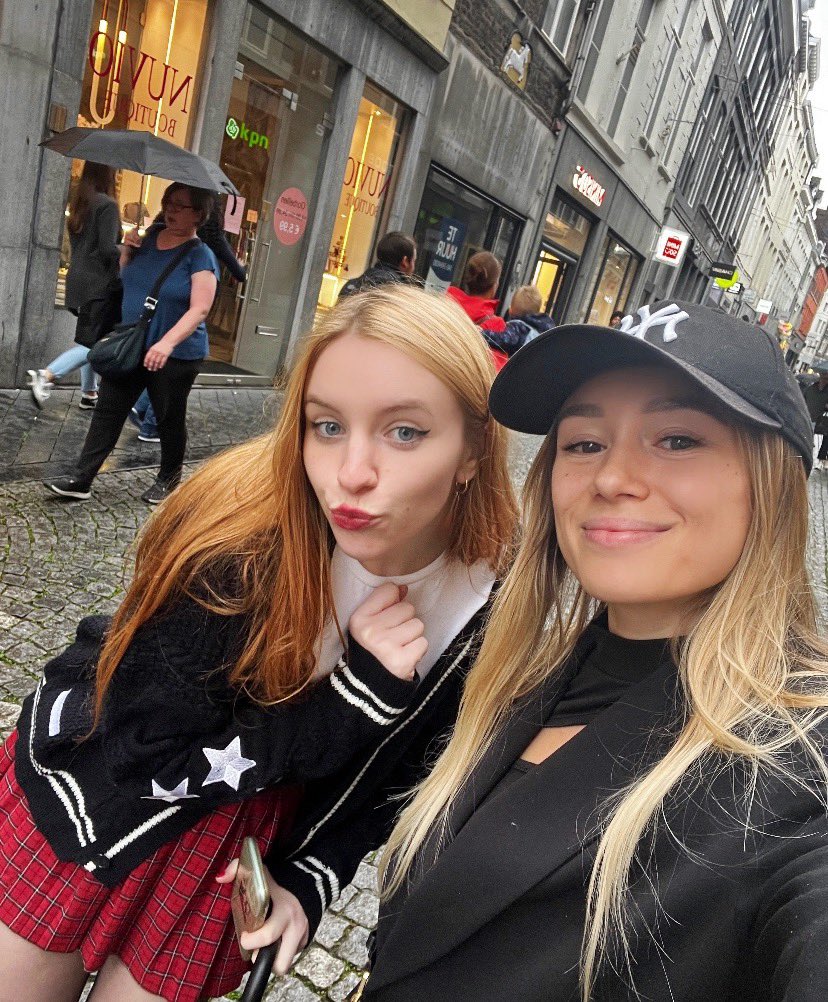 MORGENMIDDAG live met mellie, ambear en gingerella voor te oefenen voor Queens of the Arena! En dat vanuit de redbull gaming hub in Hasselt 💪🏻