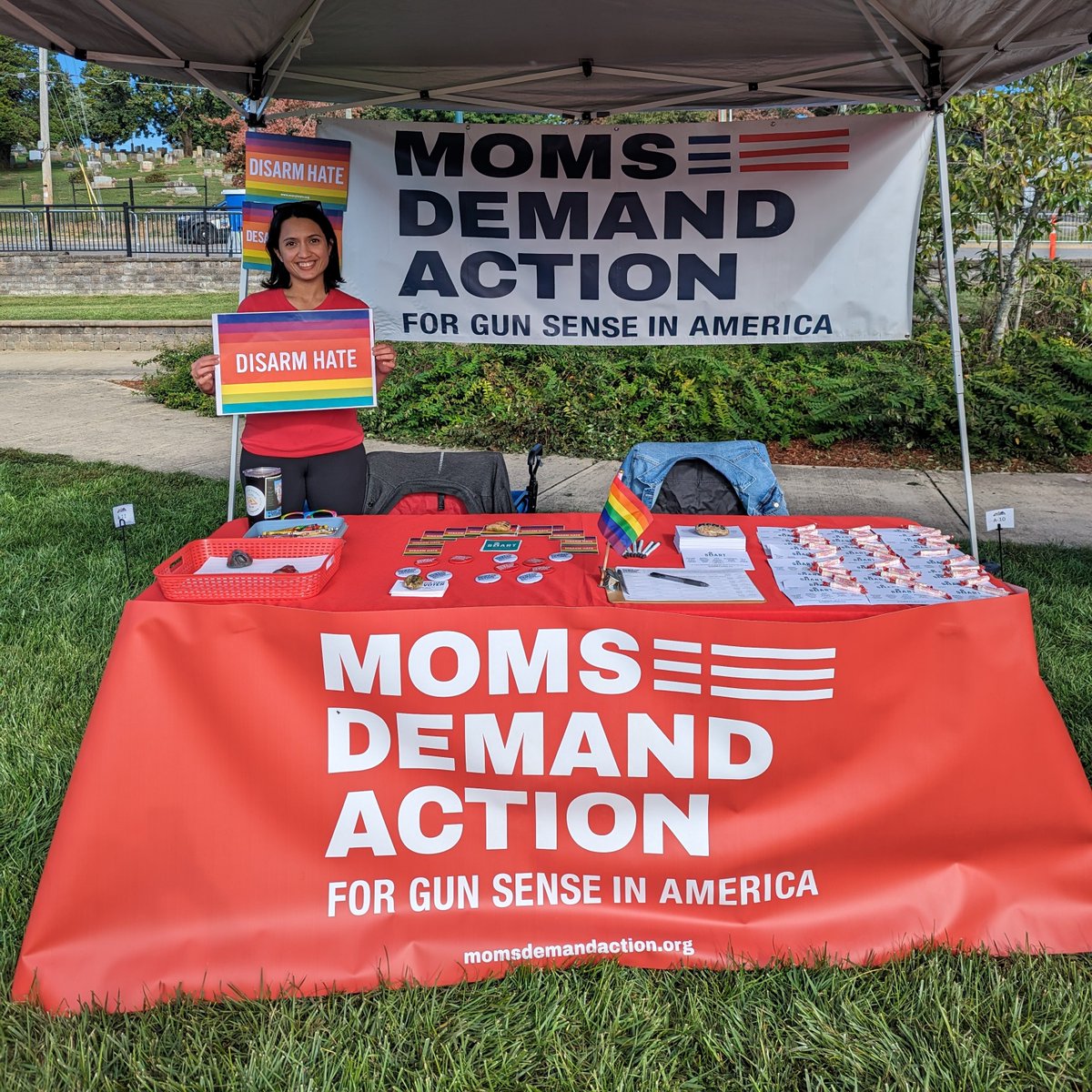 💜💙💚💛🧡♥️
Spreading the word of gun sense
💜💙💚💛🧡♥️
Spreading the love
💜💙💚💛🧡♥️

@MomsDemand at @tripridetn 
Johnson City, TN

Excited to see @VoteGloriaJ here as Grand Marshal of the parade!

#DisarmHate #BeSMART
@Everytown