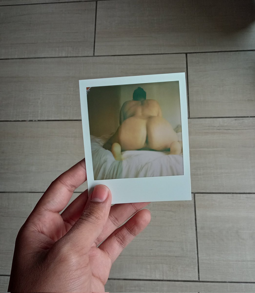 diegoptf_'s tweet photo. Dando buen uso a la Polaroid 🍑🥵 https://t.co/m4kYZ02FpM