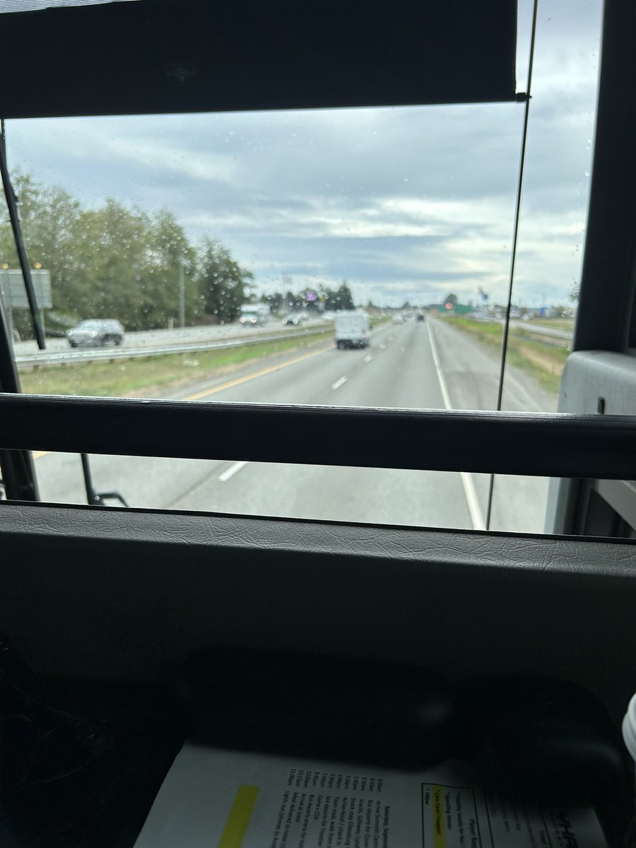 When you’re a coach that travels, this view is one of the best views
#gameday #roadtrip #ironlung 
🚌 🏒 

If you know…
You know…