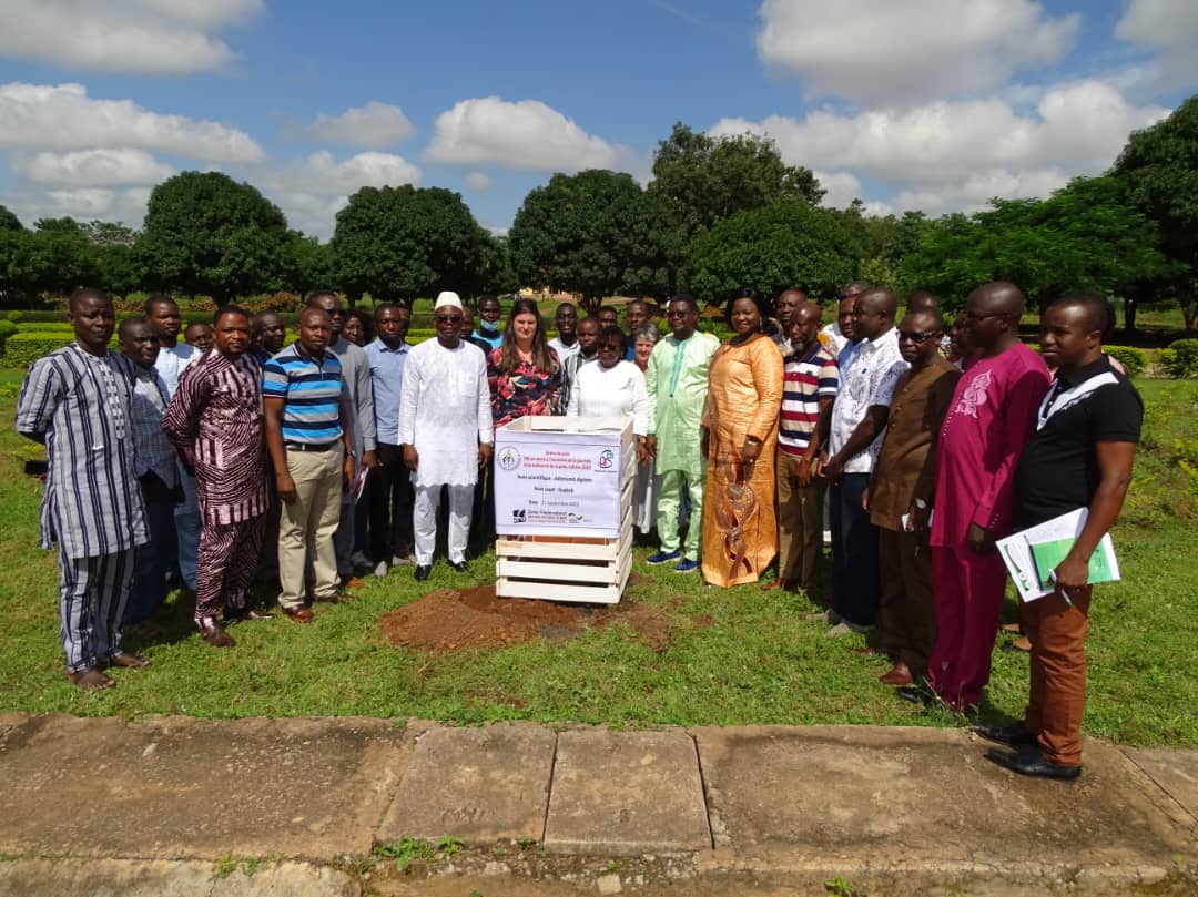 MahugnonNehemie's tweet photo. Ce 21 Septembre 2023, nous avons célébré la Journée Internationale de la #Paix à l'Université de Parakou en présence de la #giz, de la #zfd et des enseignants chercheurs et les Acteurs de la Société Civile. 
Un arbre de la paix a été mis en terre. https://t.co/0yeRcAE4MD