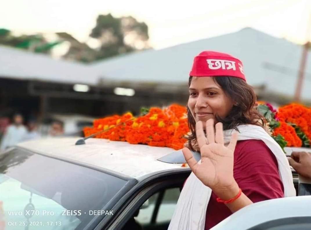 iamanand97's tweet photo. संघर्षशील, क्रांतिकारी व सरल, सौम्य स्वभाव रखने वाली छात्रों कि आवाज़ को बुलंद करने वाली #समाजवादी पार्टी 🇧🇾🚲 छात्र सभा की पूर्व राष्ट्रीय अध्यक्ष बहन Neha Bhu जी को जन्मदिवस की बहुत बहुत बधाई एवं शुभकामनाएं।।🙏🎉🎂💐🎊🌺
#HappyBirthday🎉💐🎂🎉🙏
@yadavakhilesh 
@NehaYadavBHU https://t.co/DOG4S2PGyo