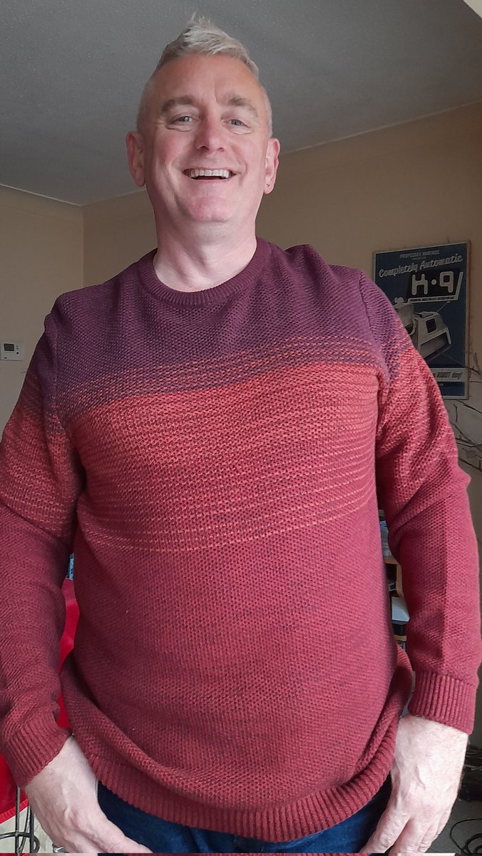 Neil2Spiky's tweet photo. As we move into autumn, what better than a new jumper seemingly inspired by June Hudson's colour palette choice for the 4th Dr's Session 18 outfit?

#Season18 
#BurgundyOutfit 
#JuneHudson https://t.co/CalDBafjw5