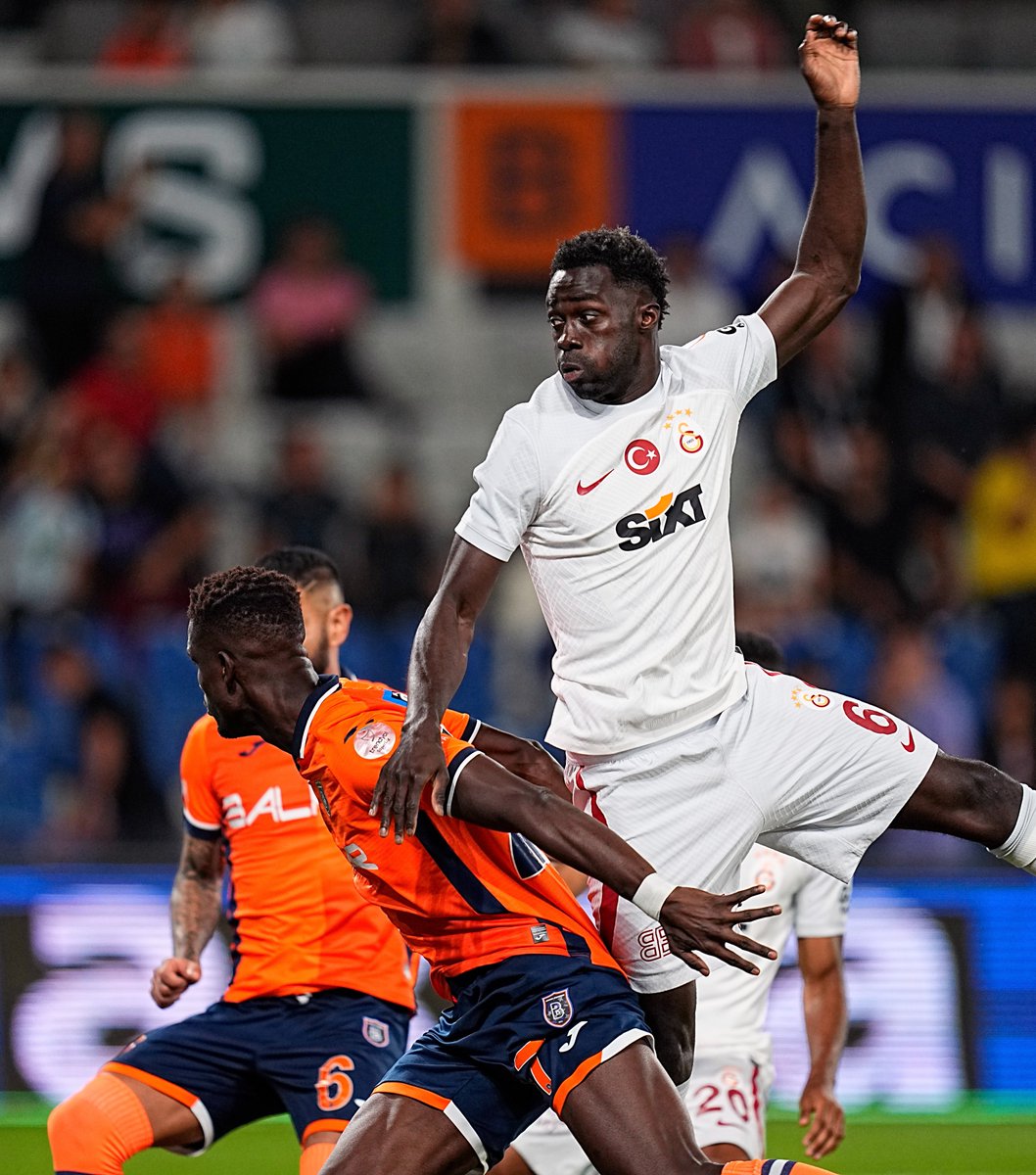 Galatasaray's tweet photo. Debut day for Davinson Sanchez 👑

#İBFKvGS https://t.co/tAqWq24N83