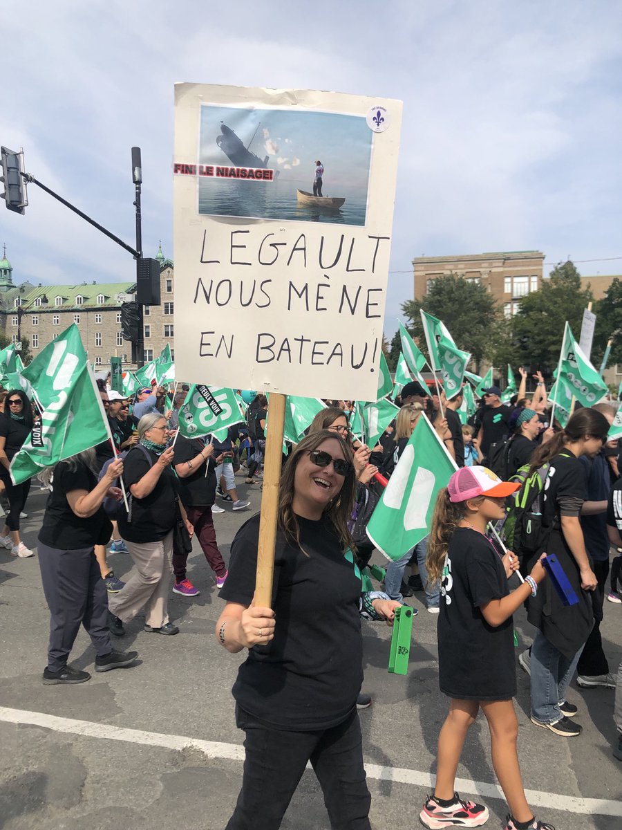 alagacedowson's tweet image. Public sector common front on the move in Montréal today #poliqc #polican