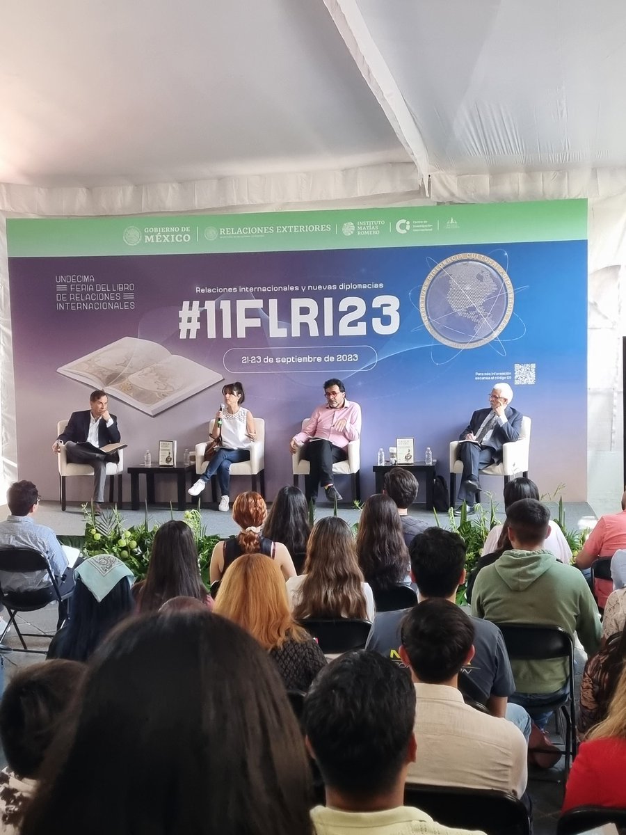 OlafSaraMel's tweet photo. Hoy presentamos el número 3/23 de @ForeignAffairsL en la #11FLRI23 en el Instituo Matías Romero. 📚 https://t.co/FxJnNnyM8V