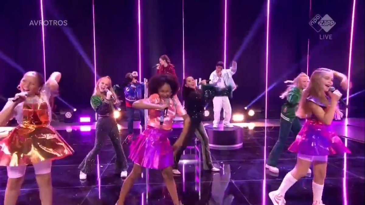 escplus_es's tweet photo. 🇳🇱 ¡Momentazo de la tarde! Los 9 finalistas de la edición interpretan la canción grupal «Good Vibes» ¡Nos encanta 🤩🤩🤩! #JuniorSongfestival #JSF2023 https://t.co/IBKaDqm08U