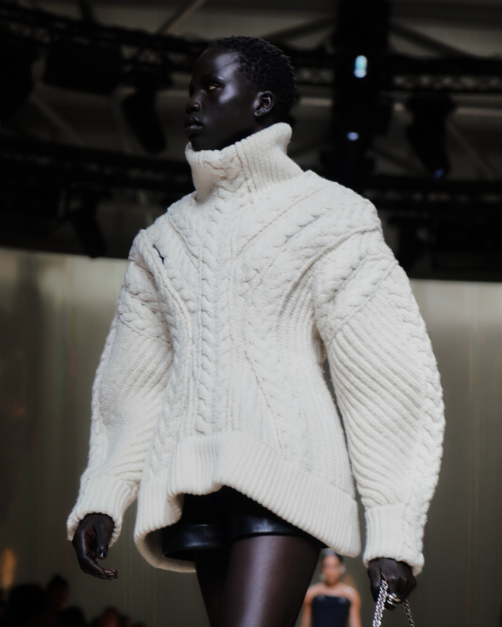 Alexander McQueen on X A McQueenAW23 ivory cable knit jumper and black shorts worn with the Slash Flare boots. Discover the collection https t 1nBSS8L8Ob https t Lc3zNoyoBY X