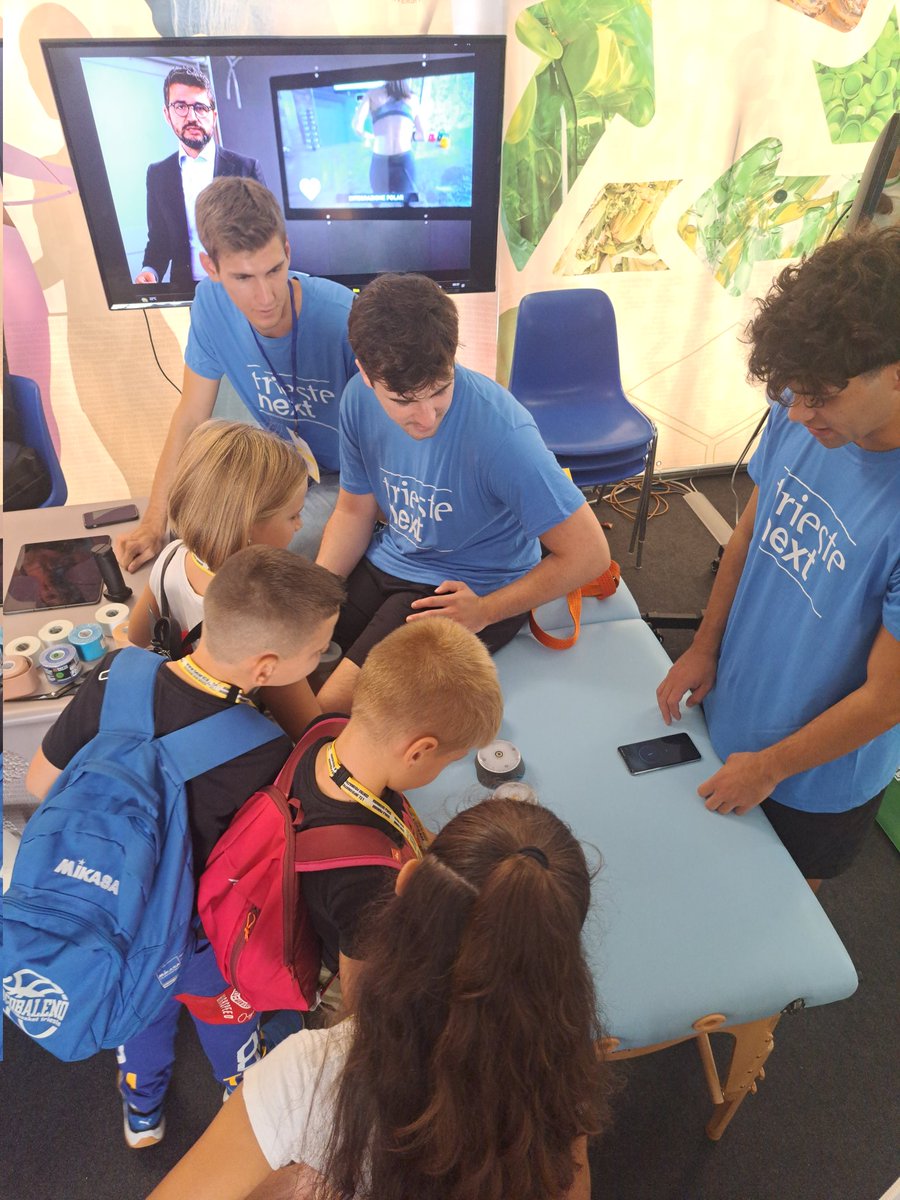BuoiteStellaA's tweet photo. We are super (attr)active at #TriesteNext23. Play with us at @UniTrieste 's stand in Piazza Unità. Orthopedics and physiotherapy together for #healthinmovement. https://t.co/sOcThCvFgY