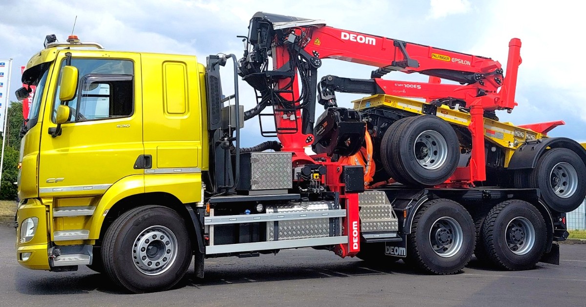 DAFTrucksUK's tweet photo. 𝗗𝗔𝗙 𝗖𝗙 𝟱𝟯𝟬 𝗙𝗔𝗧 (𝟲𝘅𝟰) 𝗗𝗮𝘆 𝗖𝗮𝗯
What a machine! 💪
#DAF #DAFCF #Truck https://t.co/j8oP9Mwlek