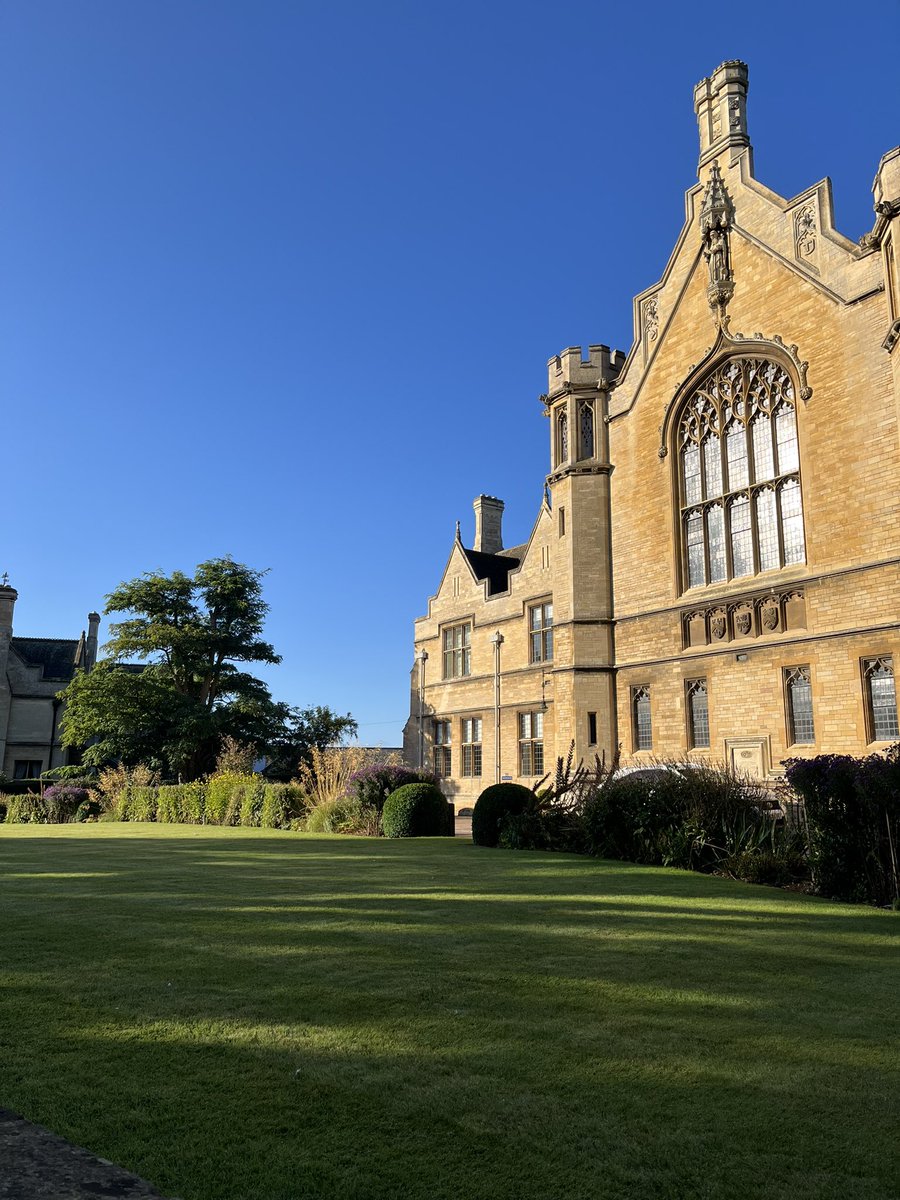 oundlesoc's tweet photo. Delighted to welcome back 1993 leavers for a 30 year reunion dinner in the Great Hall this evening. Wishing all those attending a wonderful evening. With thanks to the @OldOundelian for supporting this event. https://t.co/GvCLs18Wqv