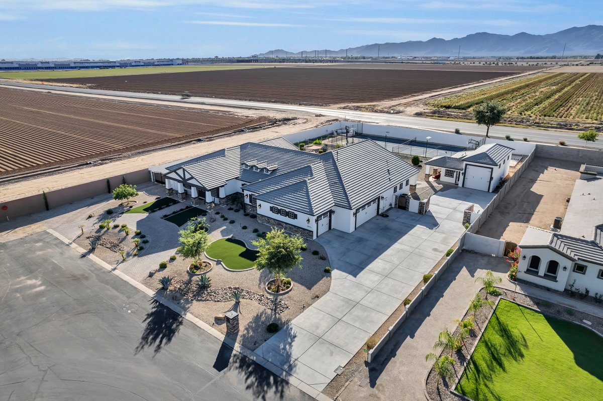 HomeSmartIntl's tweet image. 🏠  Our Featured Sale this week is by Julie Laufer— HomeSmart in Waddell, AZ! 9804 N 162nd Lane  |  Sold at $1,680,000 in 23 days!

Congratulations on the sale! 🎉
E: JulieLauferHomes@Gmail.com 
P: 602.622.2926

#HomeSmartAgent #HomeSmartHomes #MakeTheSmartMove #AZREALTOR