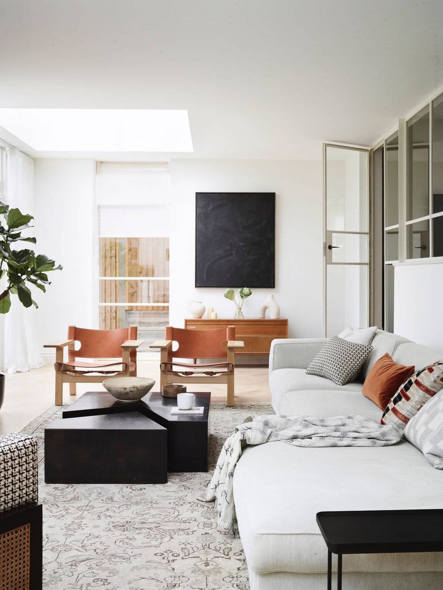 From the start of our project in Chiswick, London, our goal was crystal clear: transform this space into a welcoming and family-centric haven while channeling the chic and cozy vibes reminiscent of Soho Home. Our mission was to craft a practical and enjoyable living environment f