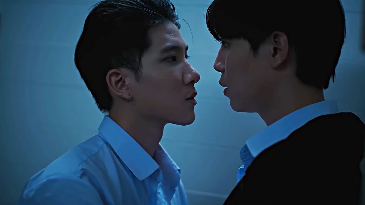 heeseunglegacy's tweet image. The way Ayan looks at Akk bruh I&apos;ll never get over this scene #eclipsetheseries