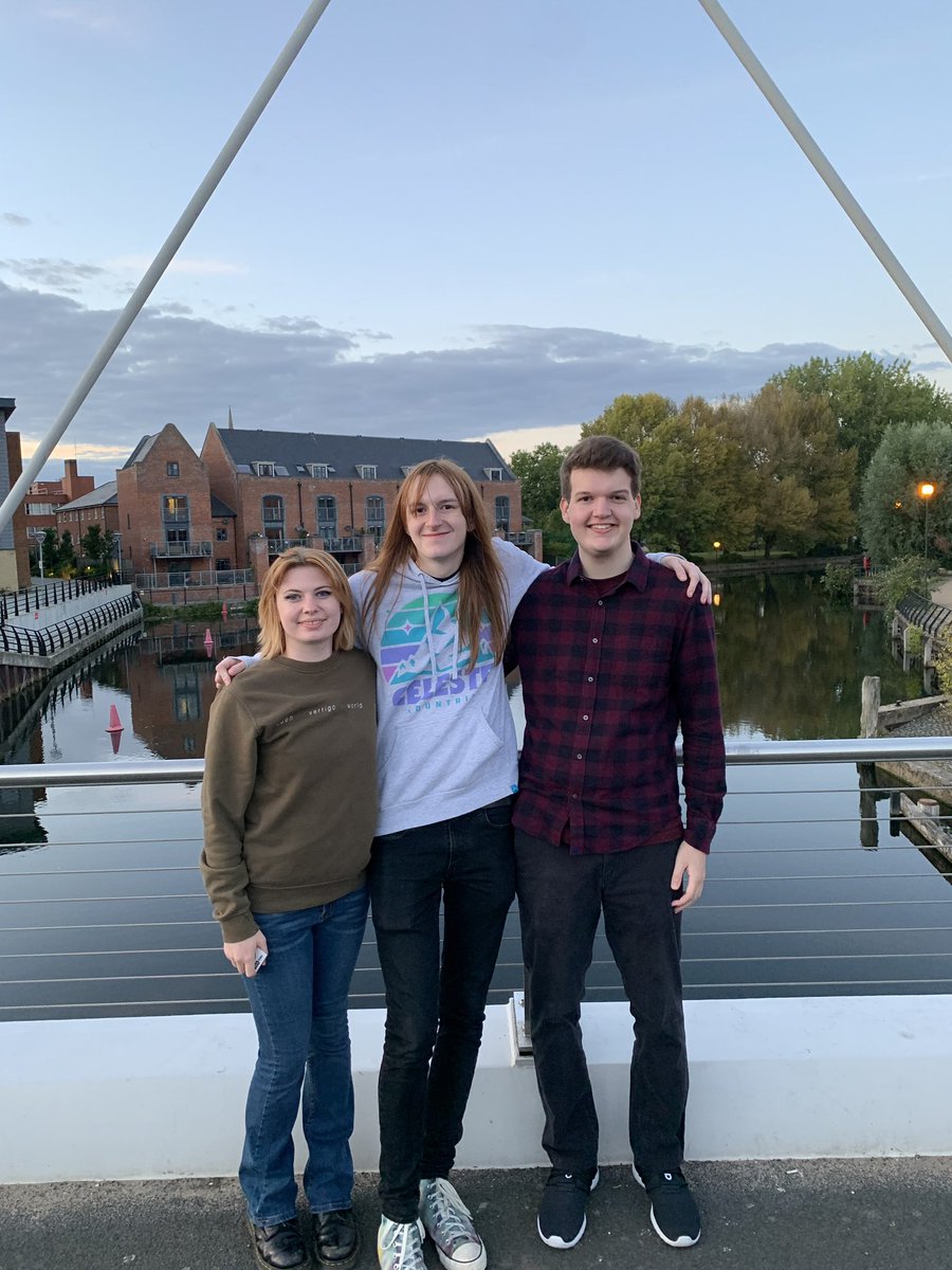 Nothing to see here, just 3 British people hanging out 🇬🇪