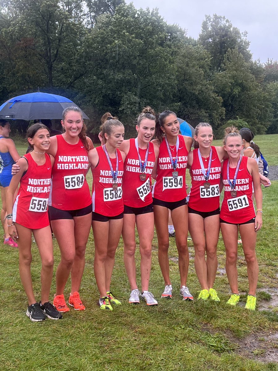 NHRHS_XC's tweet photo. NHXC shone on a cold and wet day at the Garret invite! Sophomore Nina Mahle won the JV girls race and the varsity girls cruised to a team victory with 5 runners in the top 15! @NHRHS_Athletics @njmilesplit https://t.co/flmMYlBgOh