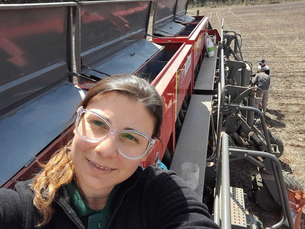 IngFlorBarberis's tweet photo. Sábado de siembra de ensayo de @semillasnord con @Grupo_LosGrobo 
@ALZ_Agro https://t.co/D0kPl943w9