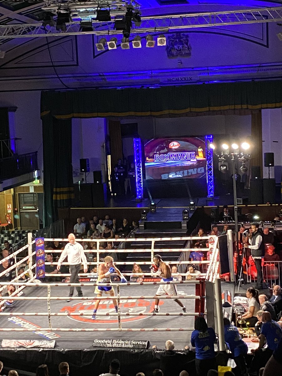 L_Smith_12's tweet photo. #boxmania #yorkhall #boxing #goodwinboxing https://t.co/hUKxqEC6Sz