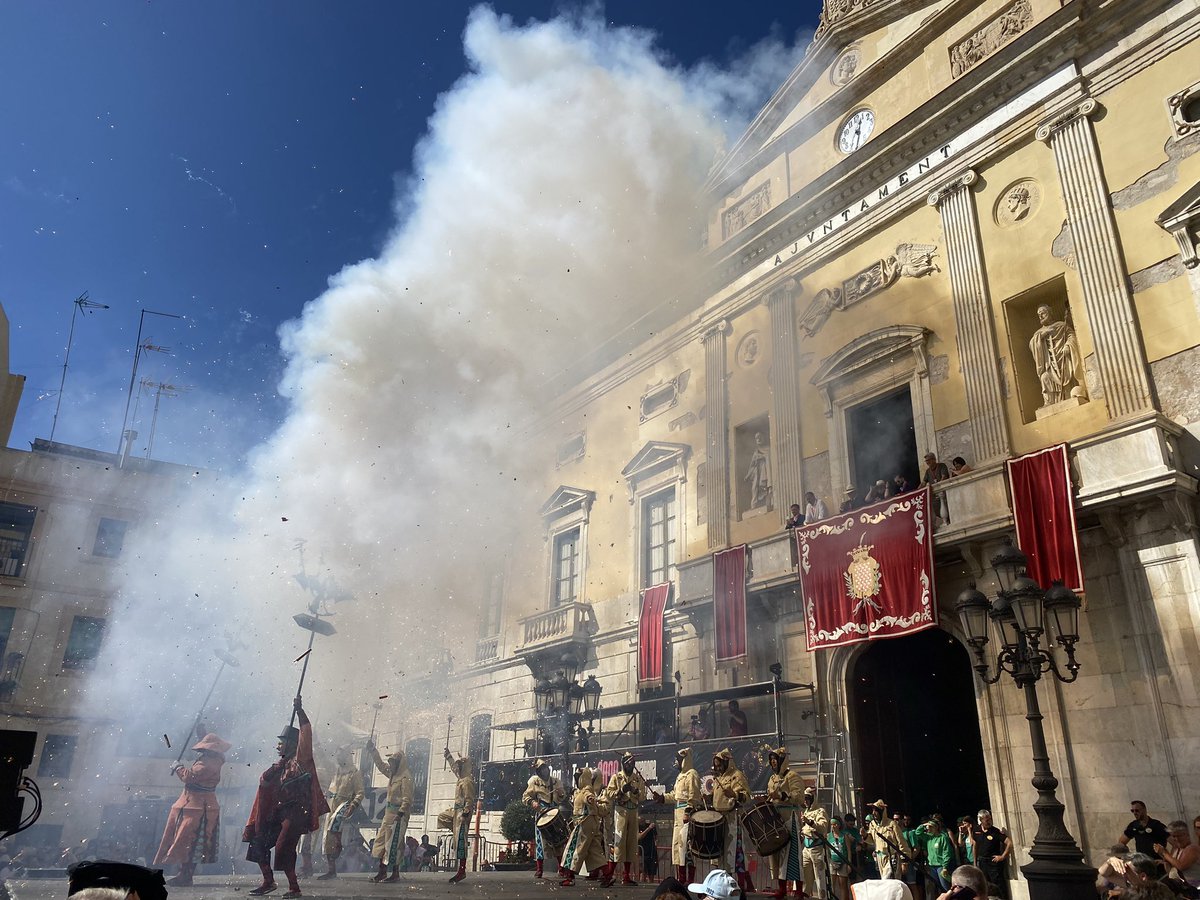 Jordi_EN's tweet photo. Visca Sta Tecla i Visca la @JoveDeTarragona 💜
Tornem a fer #gammaextra 2/9fm 3/9f 4/9f i pilard6. 30 anys despres del primer 4/9f per Sta tecla.
#statecla2023 #inconbustibles https://t.co/HDyV6r6Vno