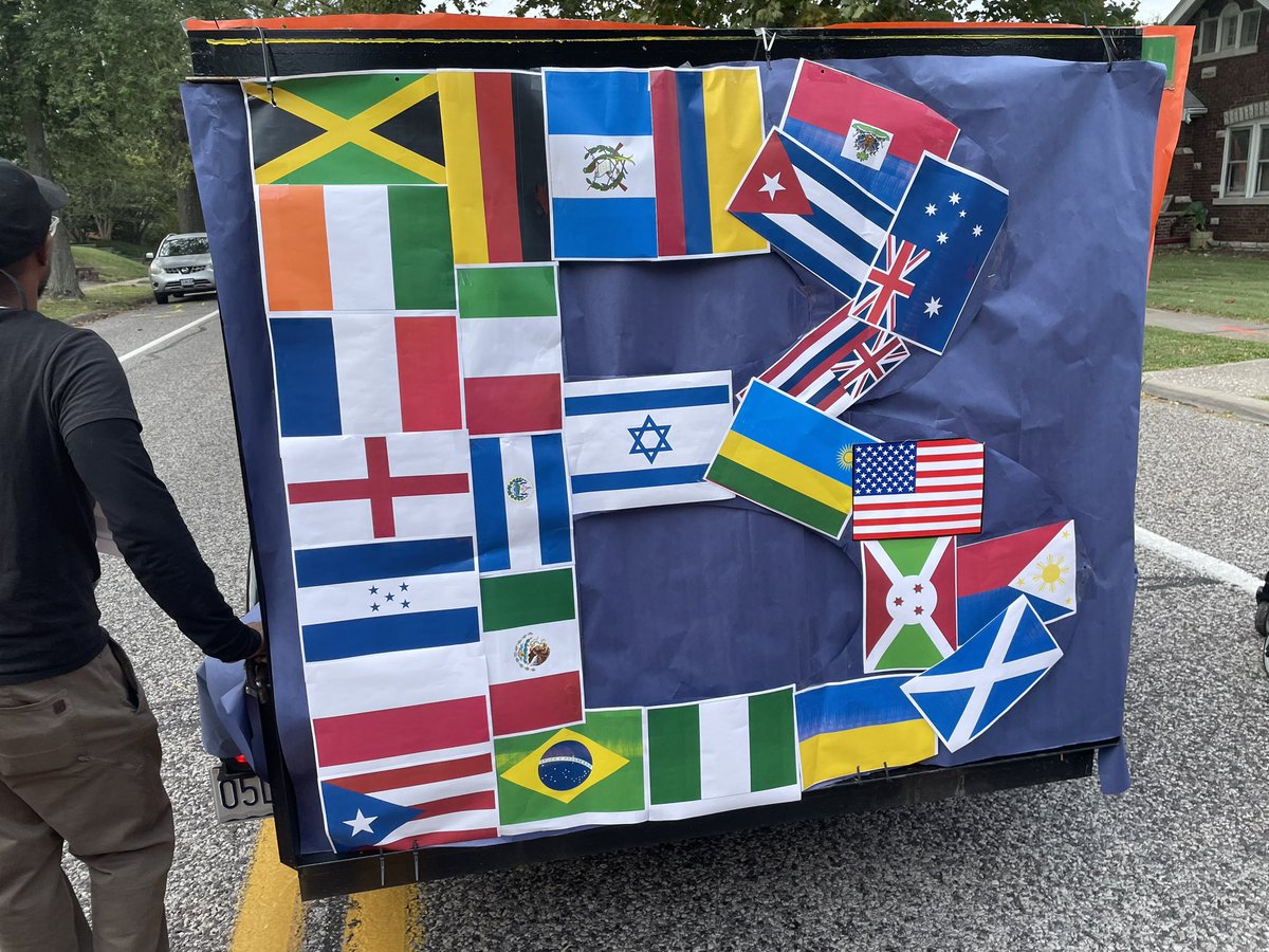 BuderElementary's tweet photo. Buder placed 3rd in the Homecoming parade! https://t.co/r7frXdxmjo