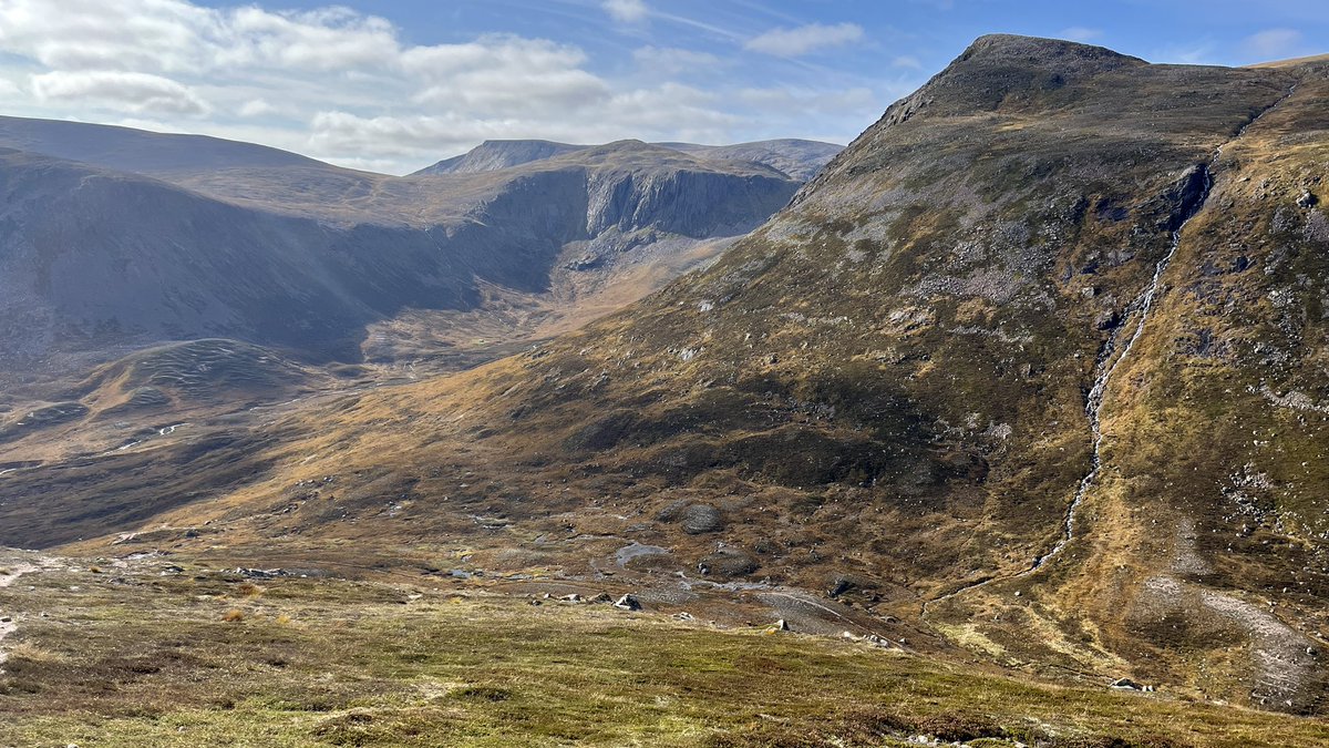 Haven’t been out past Derry Lodge in years, so today my hills of choice were Beinn a' Chaorainn & Beinn Bhreac. The views made up for the complete bog between them. @walkhighlands #munros #walkclimbski
#outandaboutscotland
#WalkYourWay
#getoutside
#thegreatoutdoors