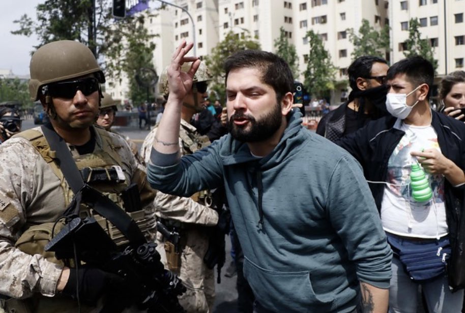 nicolorca_'s tweet photo. Lo qué pasó el 18-O de 2019 si fue un #GolpeDeEstado al Gobierno del Pdte Piñera y fue no tradicional por que se defendió con fuerza la institucionalidad del Estado y el Estado de derecho frente a una ola de violencia justificada, avalada y financiada por la izquierda. FUE GRAVE! https://t.co/707zp8uXXl