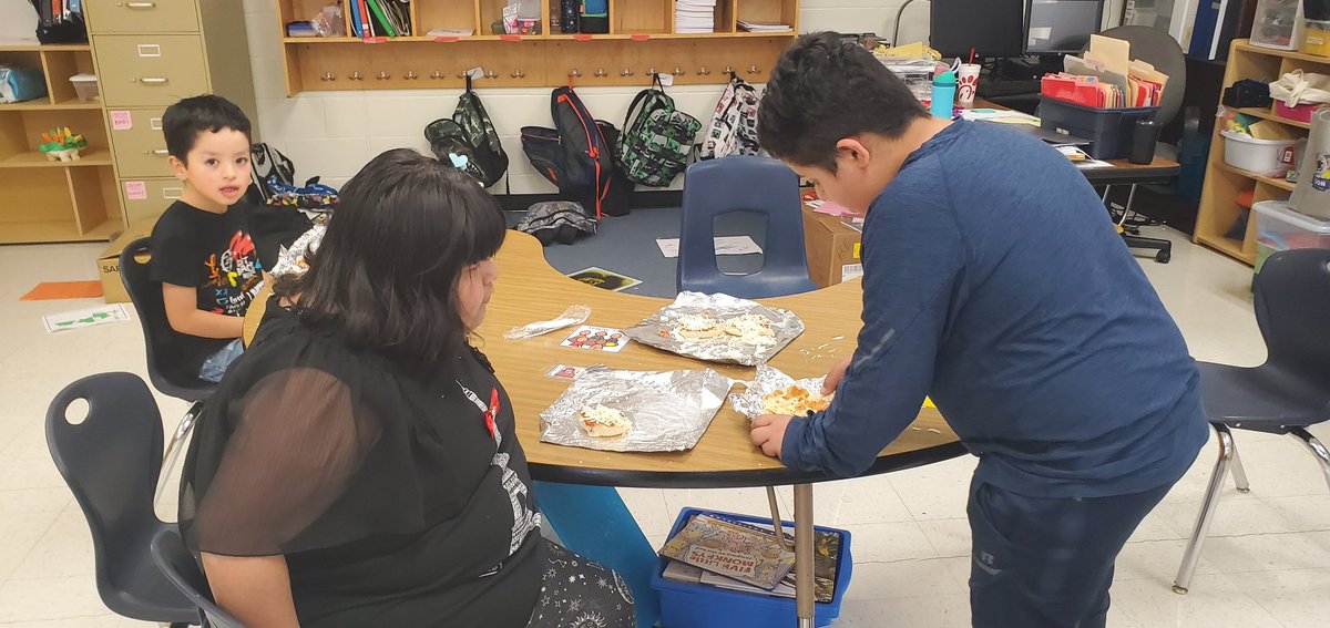 CCNationALE's tweet photo. when a student brings up wanting pizza waffles.. you make pizza waffles ! ALE has so much fun using their fine motor skills to make their own pizza then watching their pizza be turned into a waffle ! @NISDCarlosCoon  @LundquistJess @MarkGarcia0569 https://t.co/Av0W6Rr8NW