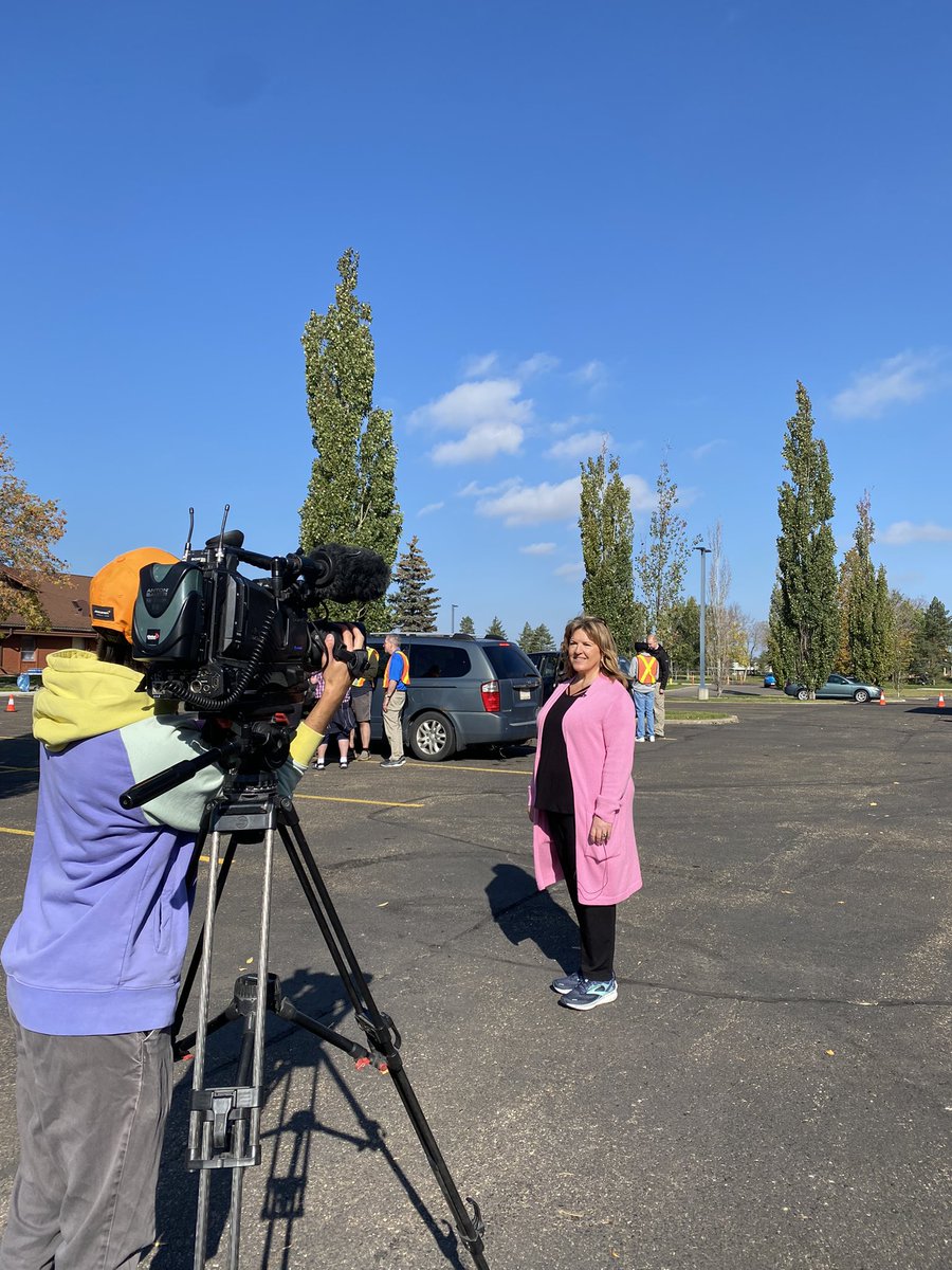 FoodYeg's tweet photo. Thanks to @GlobalEdmonton for coming to the EdmontonFoodDrive today. #EdmontonFoodDrive #EdmontonFoodBank https://t.co/knzkfNORBb