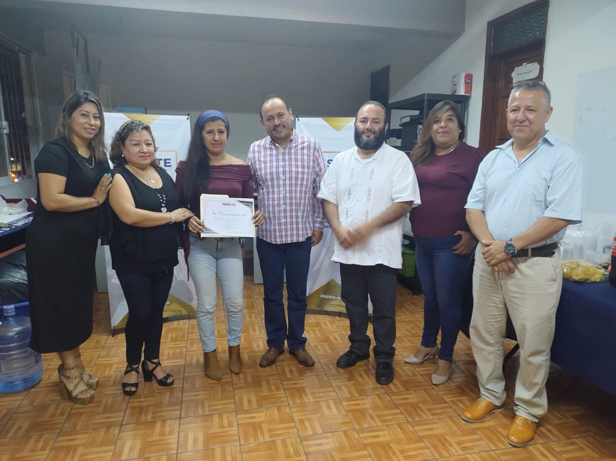insistemx's tweet photo. Felicidades a la compañera @Crisanta Aguirre Iturralde quien cumplió con los tiempos establecidos por la Ley y empieza una nueva etapa en su vida como #Jubilada enhorabuena.
#YoSoyINSISTE #unanuevaformadeenterelsindicalismo #INSISTE https://t.co/dvYj5aNER2