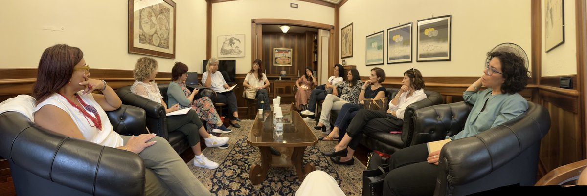 AUTUNNI PSICOANALITICI E IL DOLORE 

Oggi Mariabruna Dorliguzzo ci ha accompagnato nei meccanismi che rendono il dolore non pensabile. 
Un persorso ricco di esemplificazioni cliniche attraverso narcisismo, socialismo, conformismo e senso comune. 
Applausi e ringraziamenti.