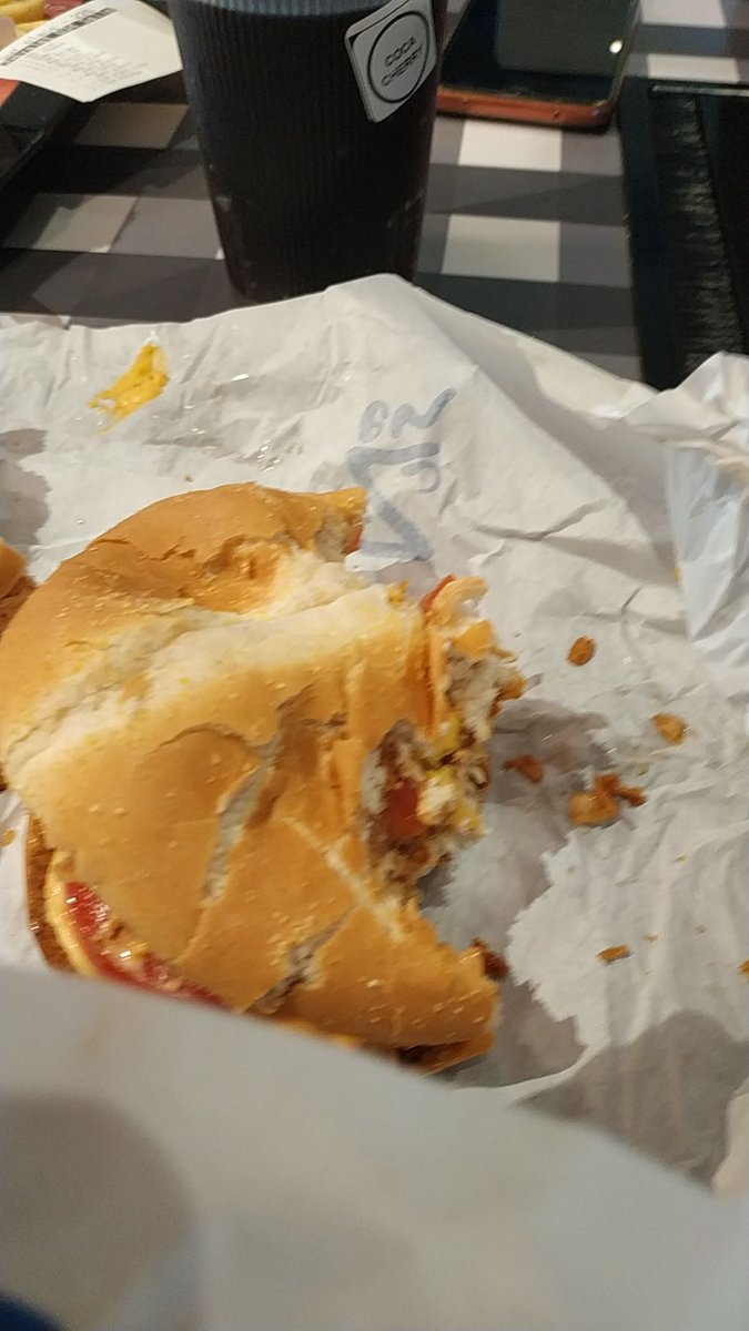 Nokatir's tweet photo. J'ai go��té le #ZenBrugerBK merci @maximebiaggi et grim pour ce burger incroyable https://t.co/GBvhYrvE4j