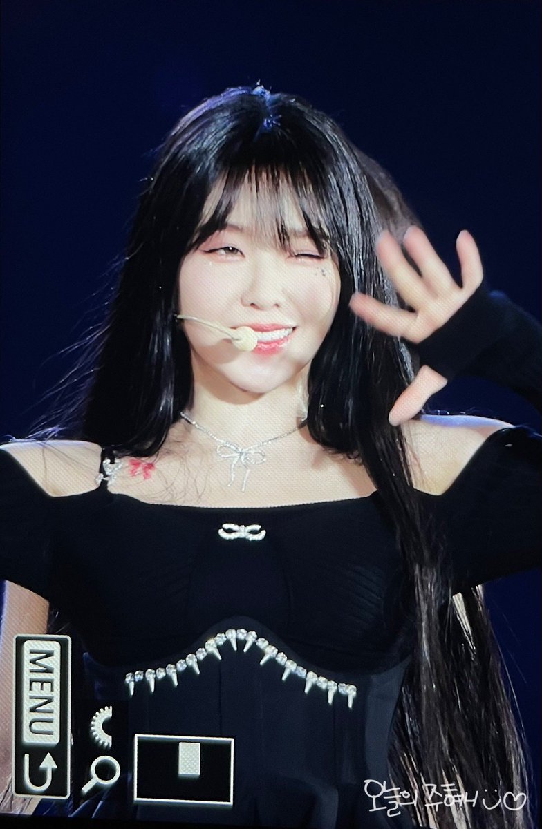 thinkB329's tweet photo. 230923 우리 주혀니 너무너무 수고했어🥺 #아이린 #IRENE https://t.co/6RHqnphPTX