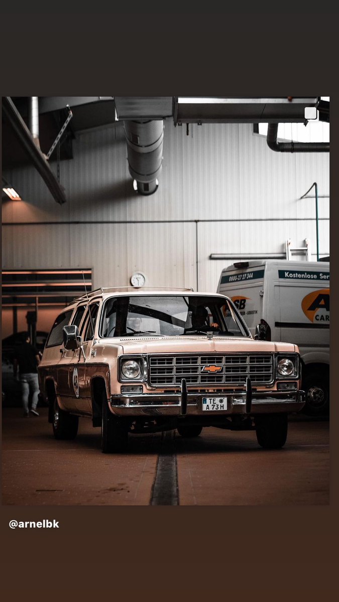 ArneLuebke's tweet photo. #oldtimerrallye #lionsclubosnabrück
#oldtimer #Chevrolet #Chevy #suburban #silverado https://t.co/cDwgWNxLbX