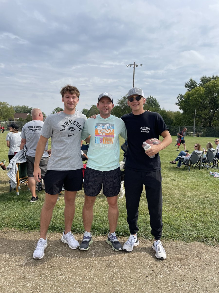 CF_CAPSComm's tweet photo. Love when CAPS Alumni make it back to town and come support the next generation in flag football. Great catching up with these fellas! #alwaysaCAPer #family #Hawkeyes https://t.co/i1FI6YGCvI