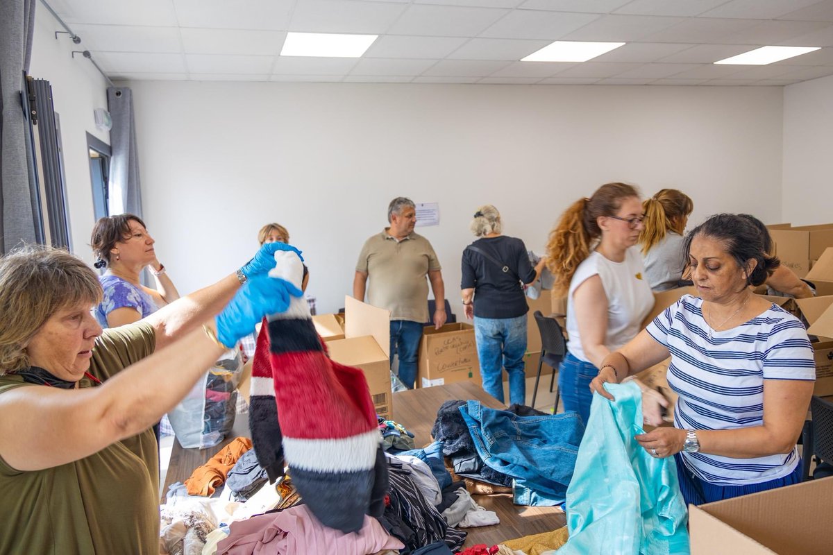 JC_Angelini's tweet photo. 3️⃣4️⃣0️⃣ : c’est le nombre de colis qui seront expédiés vers le #Maroc 🇲🇦, qui a connu une tragédie effroyable. Son deuil, immense, est également le nôtre. 

Merci au CCAS de Portivechju, aux élus @citaportivechju et bénévoles, à celles et ceux, innombrables, qui ont préparé, offert, emballé… et s’apprêtent à expédier, par centaines, ces différents colis. Au nom des valeurs que nous gardons en partage… tanti ringrazii à tutti.