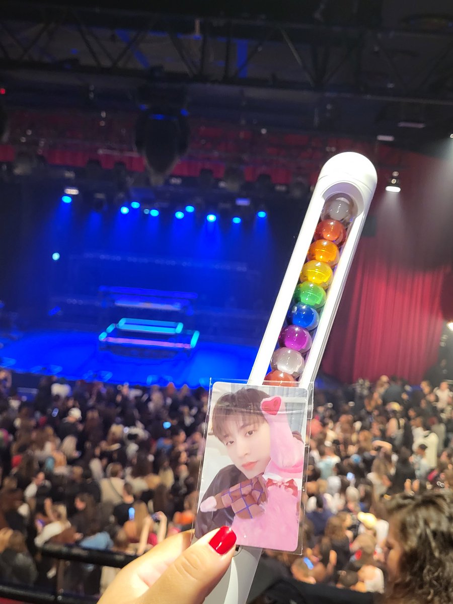 IMBigBangIsVip's tweet photo. Inside the venue !
Let's go!
#HANBIN #BI #BIEuropetour #BIinparis https://t.co/UDrCfYGBSD
