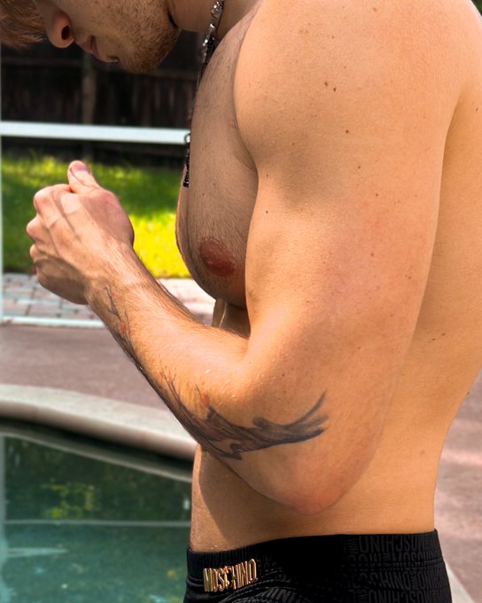 Big chest tings https://t.co/UX8pEWkIdn