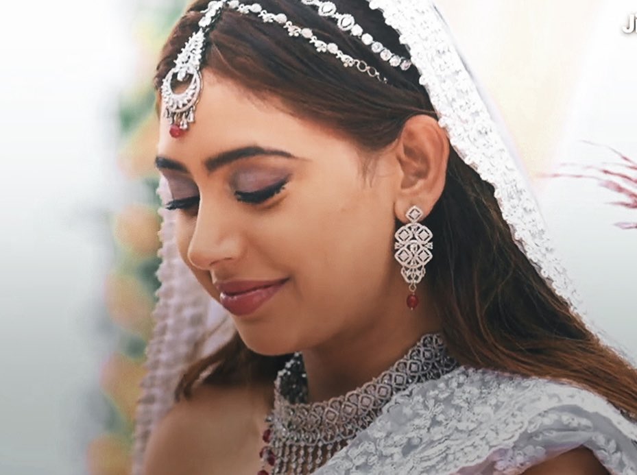 itnisibaat_'s tweet image. -9 yrs since she came into our lives, a journey full of ups &amp;amp; downs but you my girl will forever be our knight in shining armour amidst all the mess! i am so proud of you, nandini you deserve the world!

my sanki scientist you’ll be missed!🦋❤️ 

[ #NitiTaylor • #NandiniMurthy ]