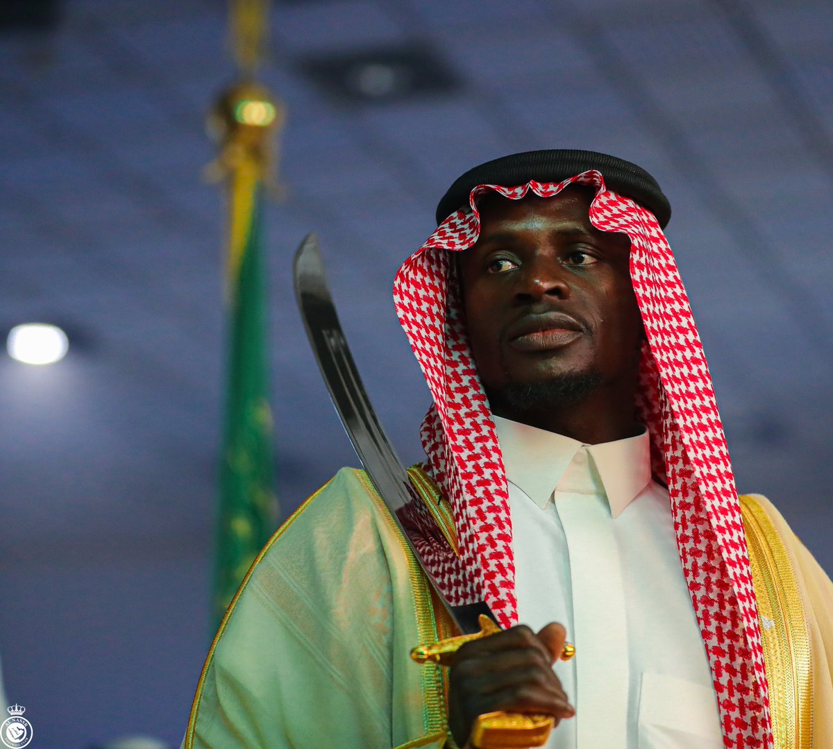 AlNassrFC's tweet photo. شيـخٍ يشيـل الحمول الثقيـلات 🤩💚 https://t.co/yGThaSJCic