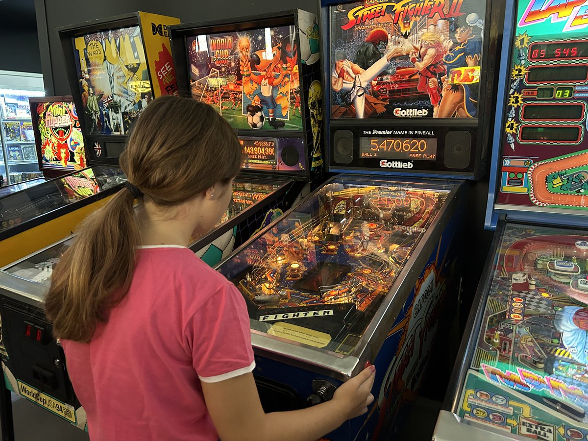 granero's tweet photo. Hoy, mis pequeñas han experimentado, y disfrutado, aquello que de jóvenes nos volvía locos. @Arcade_Vintage https://t.co/TIsRhkVI4r