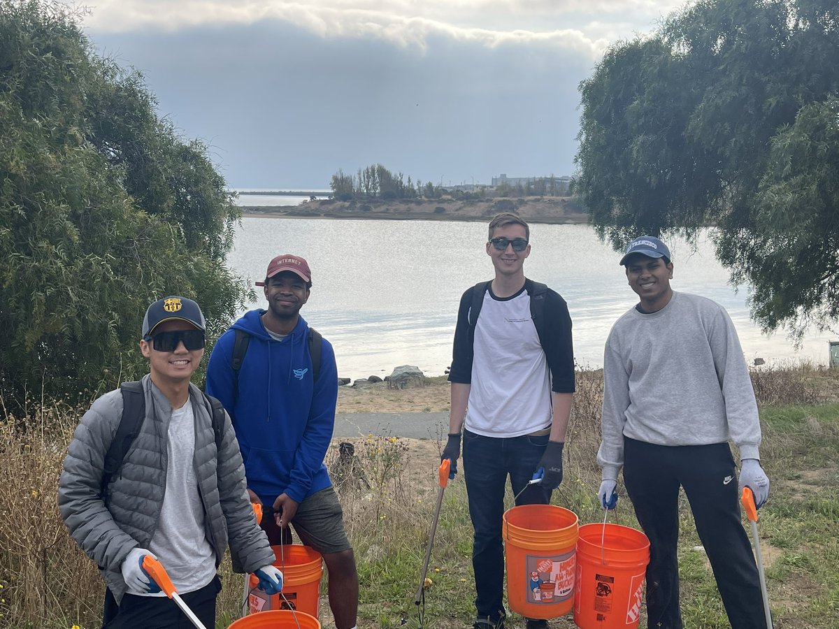 👏Grateful to the @SiliconVlyBank volunteers joining Baykeeper at our 2023 #CoastalCleanupDay event, helping to stop trash and protect San Francisco Bay! #CCD2023 #volunteering #KeepBay🌊