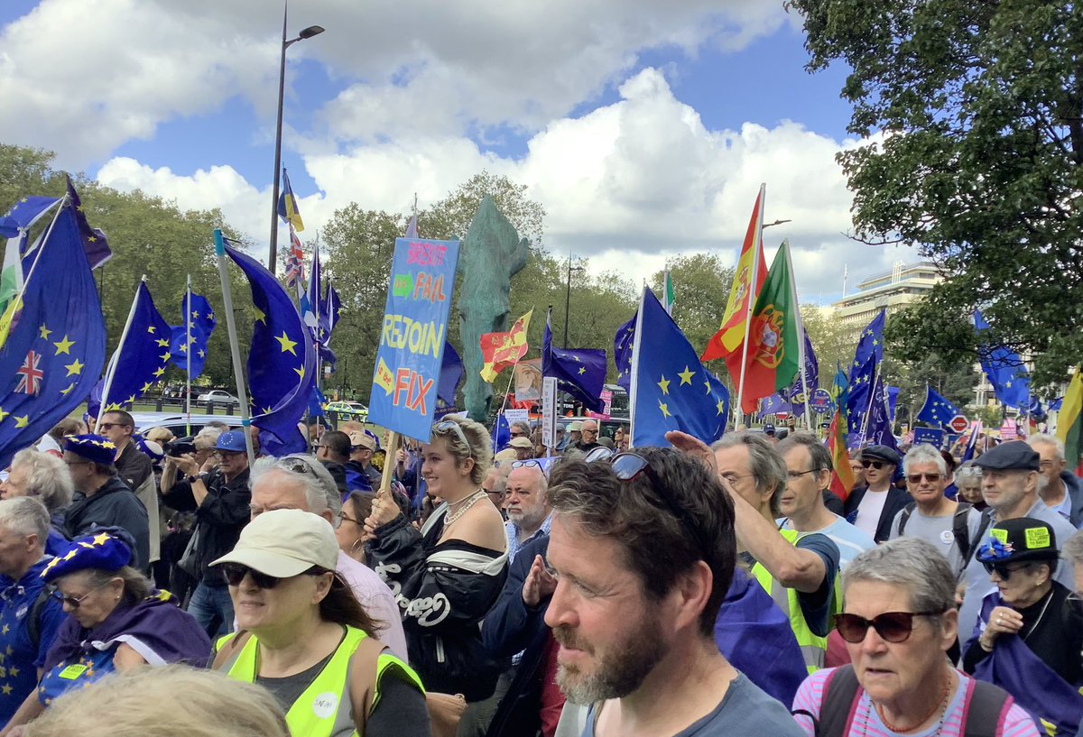 Huge #Rejoin march today in London. No doubt tomorrow’s papers will say their were only 12 on the march. And half of those were dogs. With our client UK media, you get used to it.

#RejoinEU #RejoinEUMarch