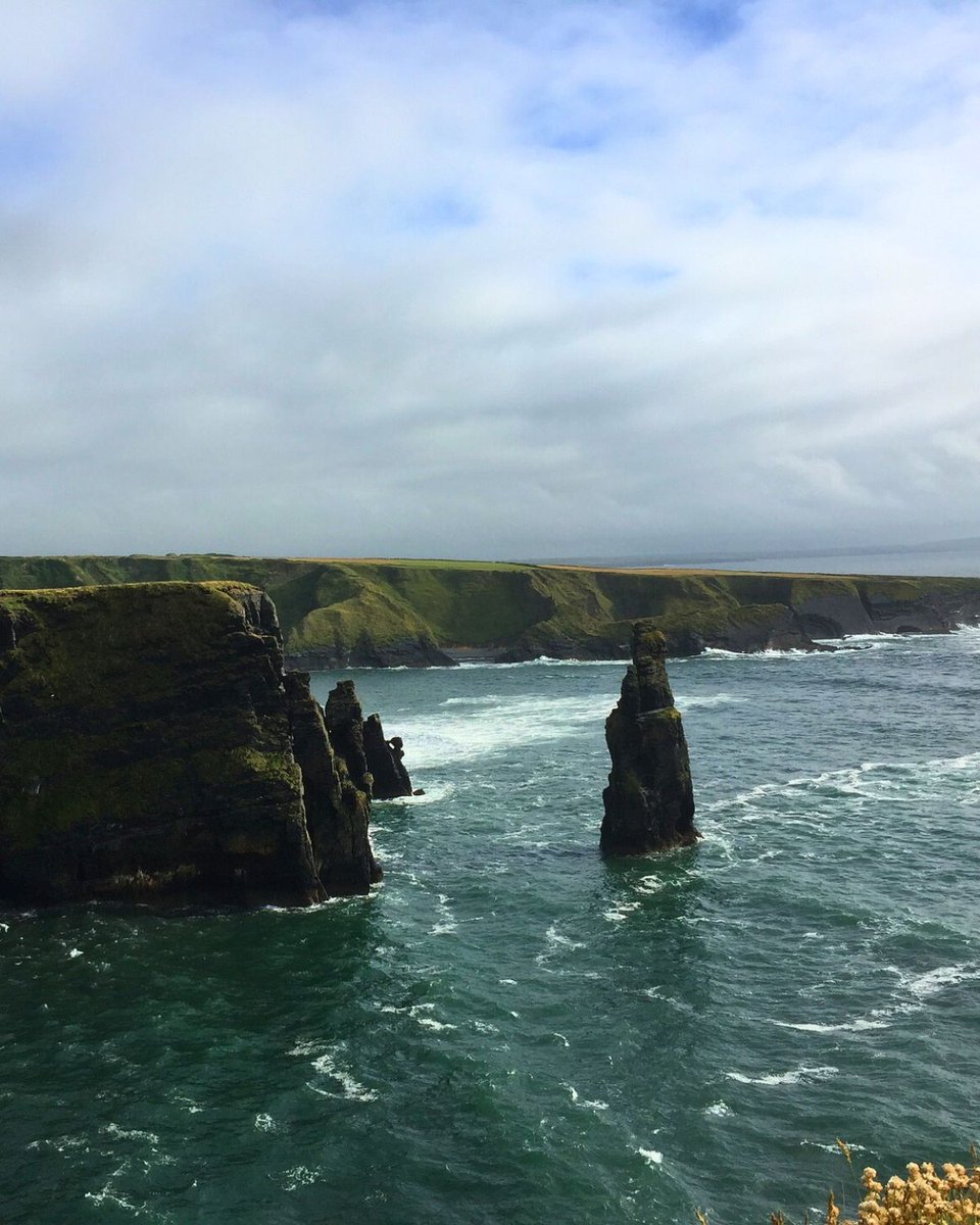 travolax's tweet image. The Cliffs of Moher in Ireland 🏞️🇮🇪: Majestic coastal cliffs offering breathtaking views of the Atlantic Ocean.

#moher #ireland #travel #tourism #adventure