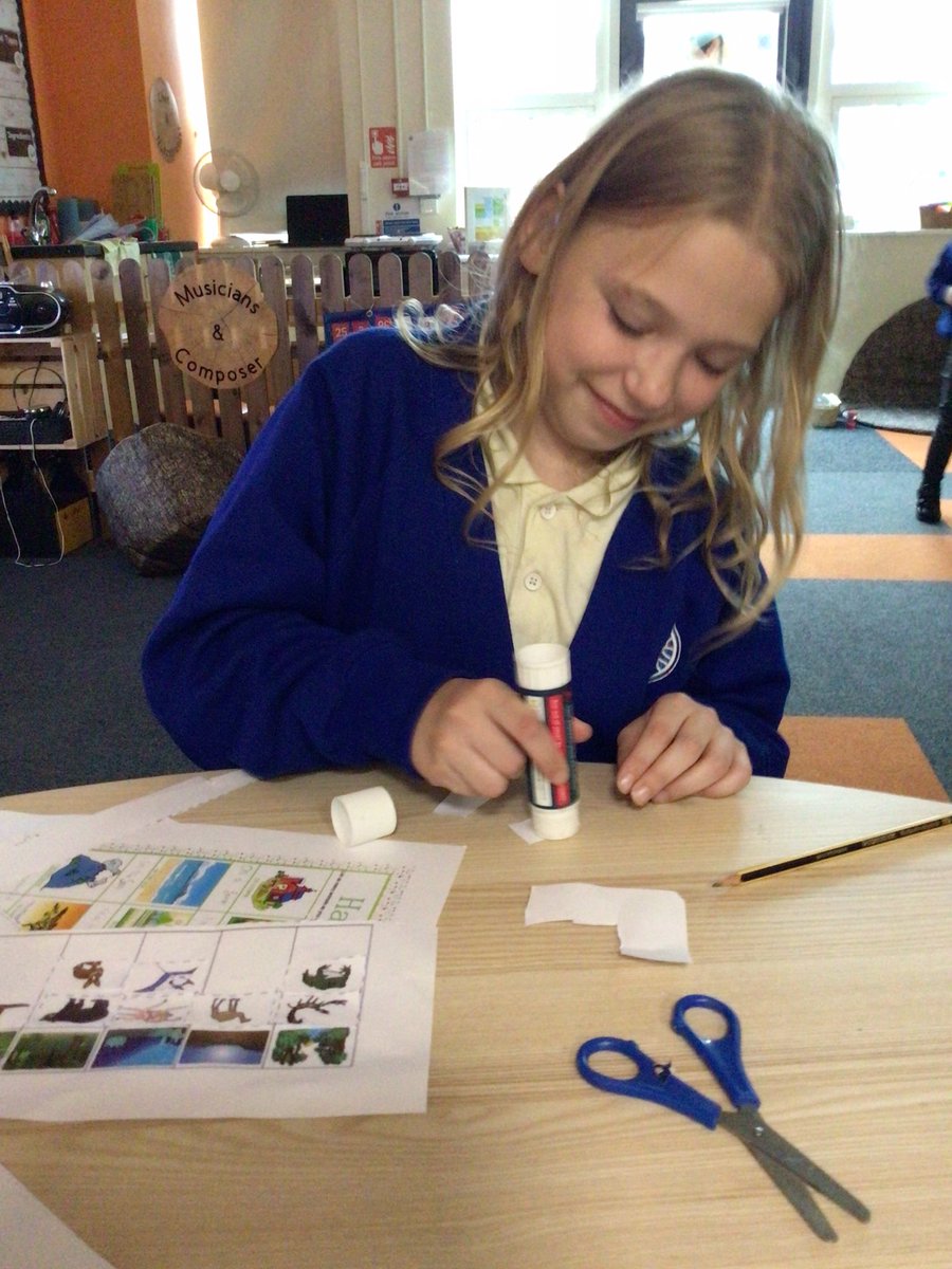 _TeamCourage's tweet photo. Team Courage working independently, concentrating on completing their work. #Determinedlearners @ashwood_spencer @satrust_ https://t.co/CE6qFbF34y