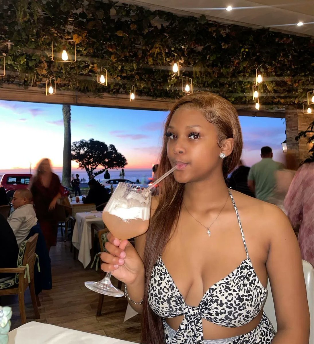 AdvoBarryRoux's tweet photo. Kids stay away from drugs! This is Sindile Soyeye born in 2005, drop out school in grade10 &amp; started selling kuku &amp; she’s now fvked up Uvithikile ugirl now we must pray &amp; give her support. We were not there when she was living the soft life. azkhale. She made her choices. https://t.co/Wn3WxaZibZ